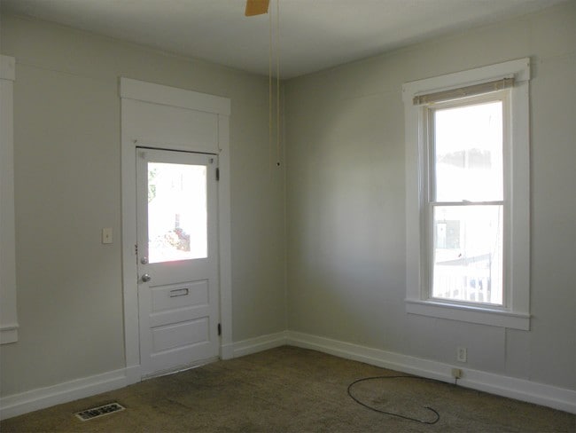 Building Photo - 418 3rd Ave