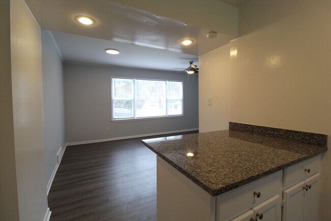 Building Photo - August FREE On This 3 Bedroom 1 Bath Home In Prairie Village