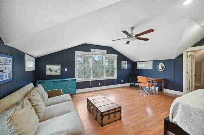 Building Photo - 976 Bouldercrest Dr SE