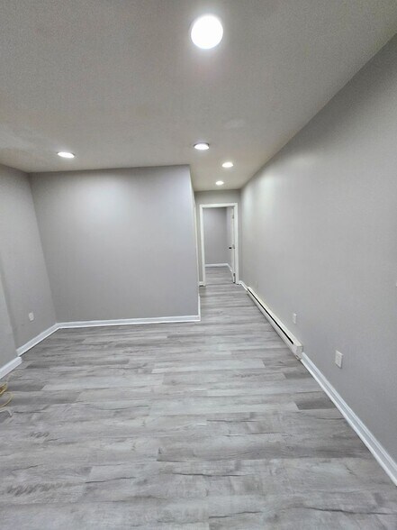 Building Photo - 457 Admiral St