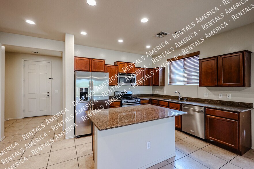 Building Photo - 3410 S Sunland Dr