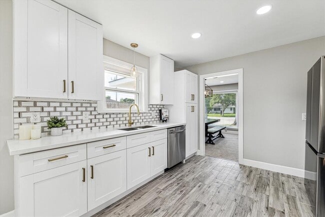 Building Photo - 5259 Willowbend Blvd