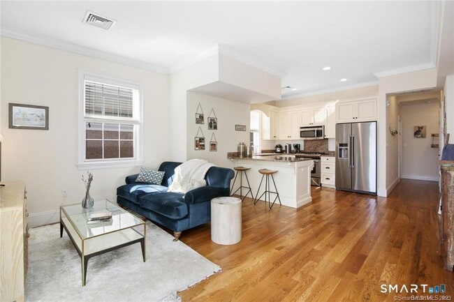 Building Photo - 1241 Post Rd