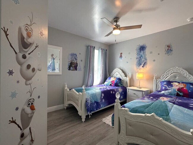 Building Photo - 421 Cabello Dr