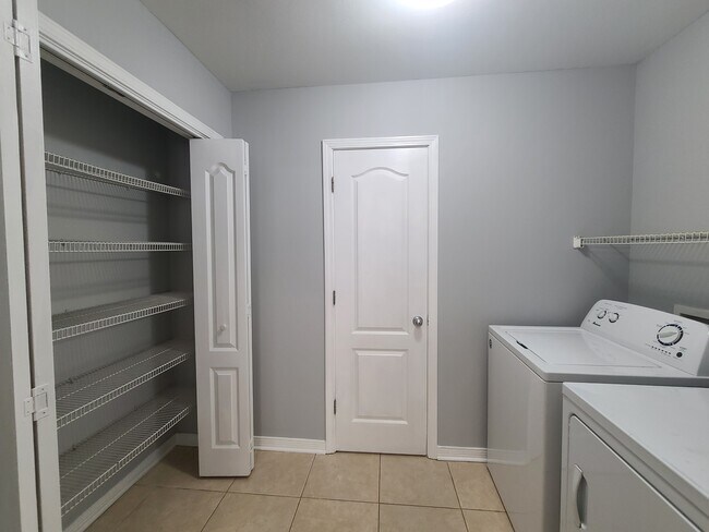 Building Photo - 61471 N 7th St