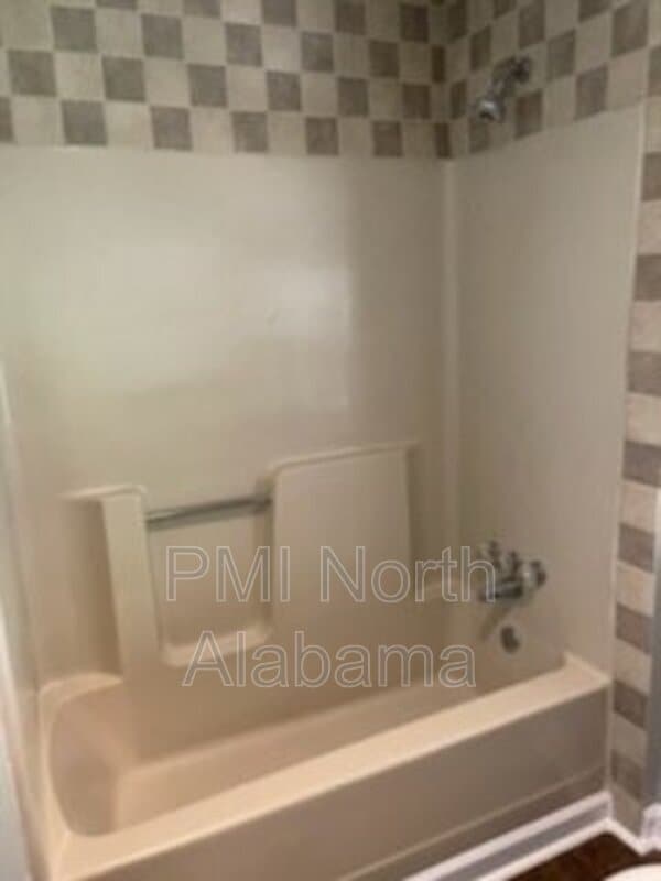 Building Photo - 1310 9th Ave SE