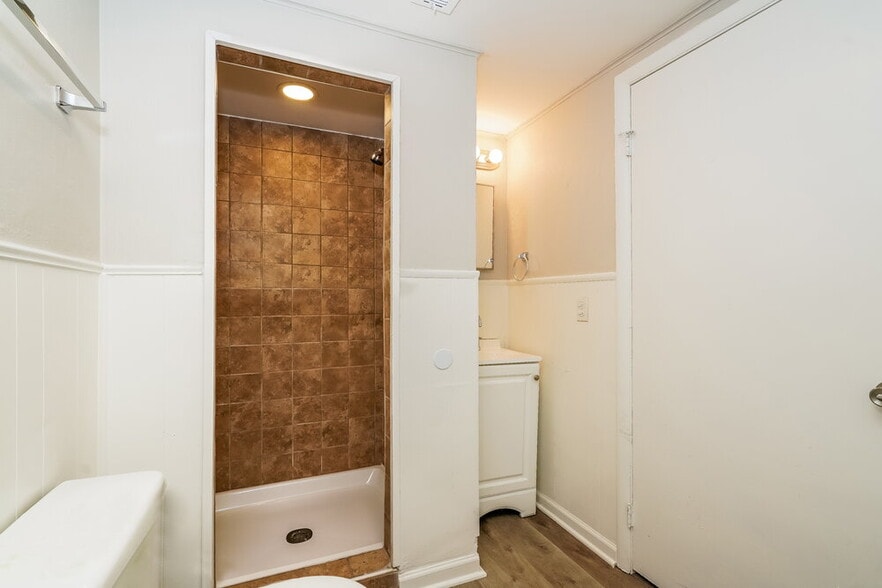 Building Photo - 5801 Sunwood Dr