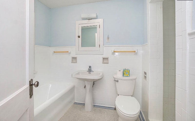 Building Photo - 3833 Webster St