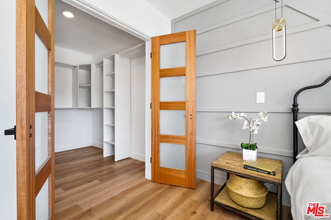 Building Photo - 4670 Brewster Dr