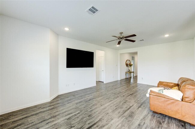 Building Photo - 1088 Rd 5102