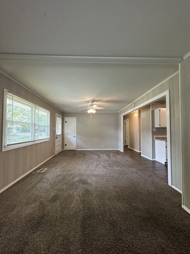 Building Photo - Live Your Best Life, Inside AND Outside | 3BR House in University Heights!