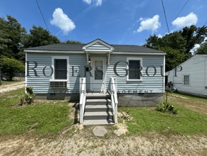Building Photo - 840 Lamb St
