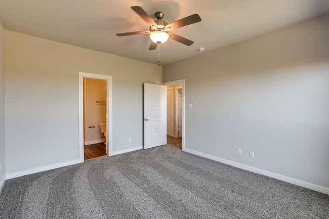 Building Photo - 657 Blackland dr