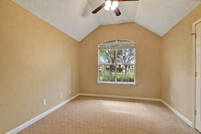 Building Photo - 11807 Briarwood Ln