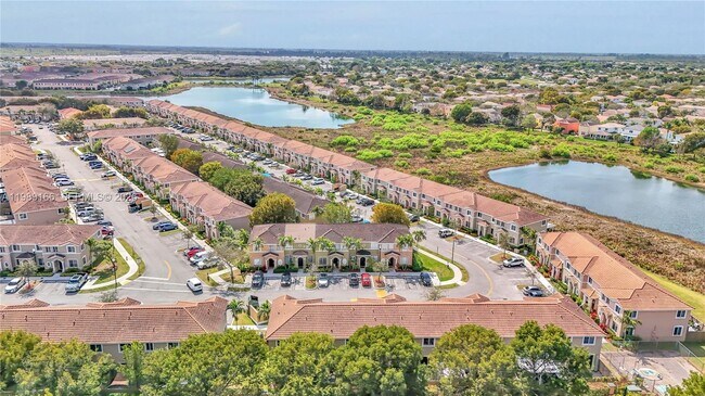 Building Photo - 2342 SE 10th St