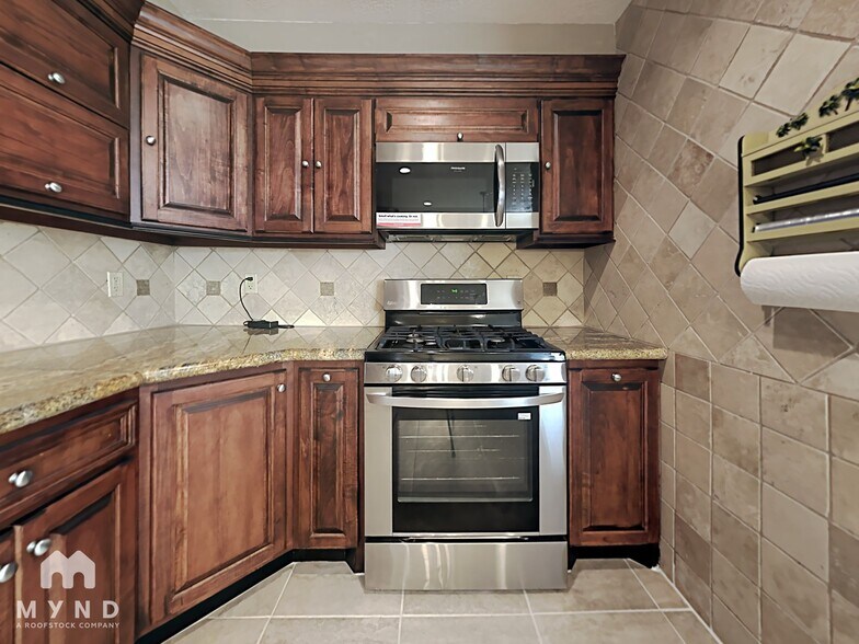 Building Photo - 3219 Glen Spring Dr