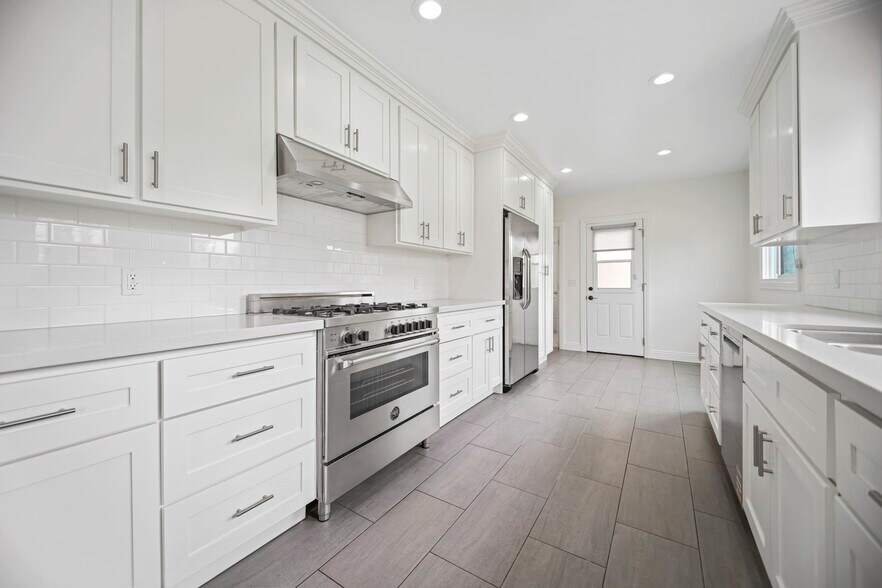 Building Photo - 1146 S Stanley Ave