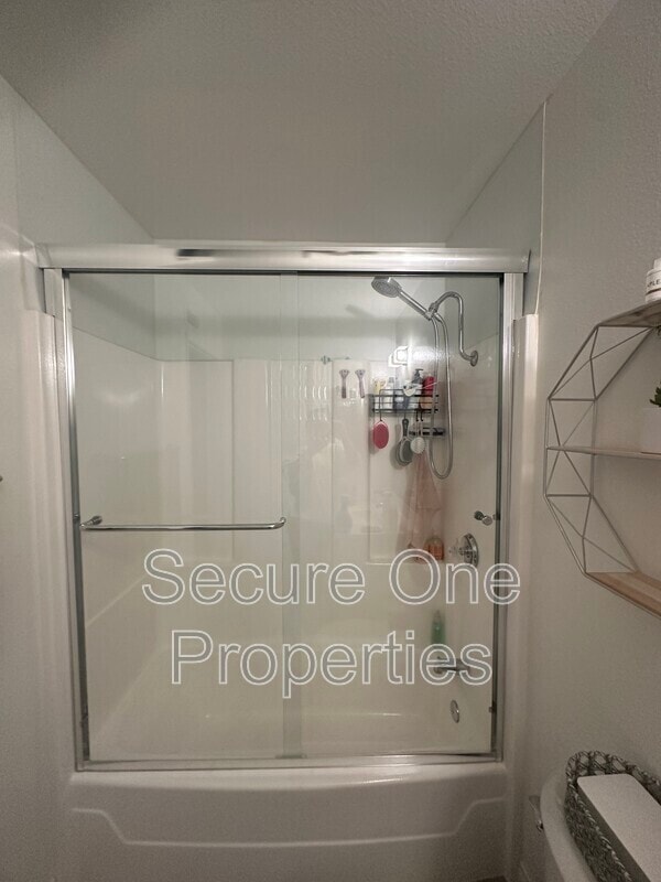 Building Photo - 491 Serento Cir