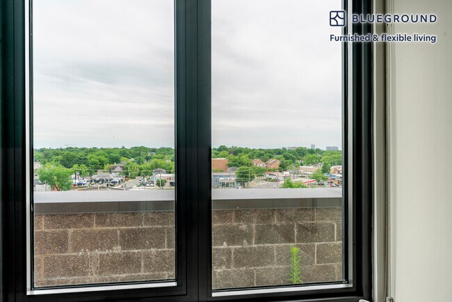 Building Photo - 3275 Washington Blvd