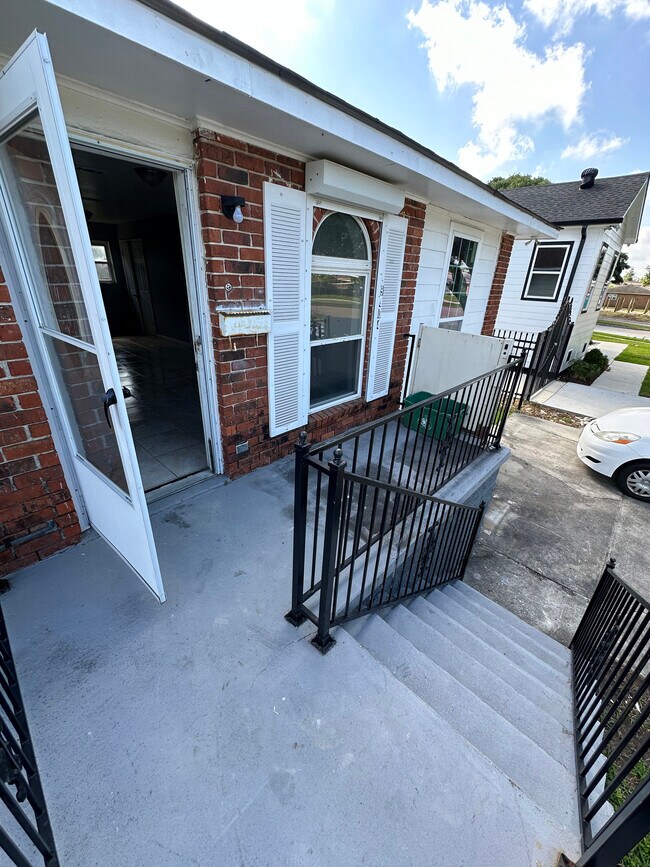 Building Photo - 9404 Cabildo Ln