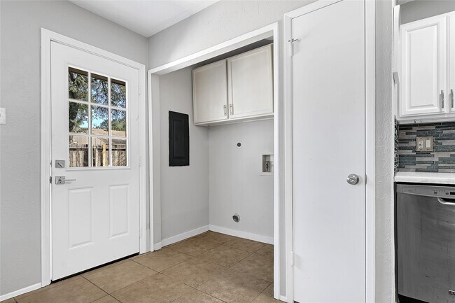 Building Photo - 4350 Kacee Dr