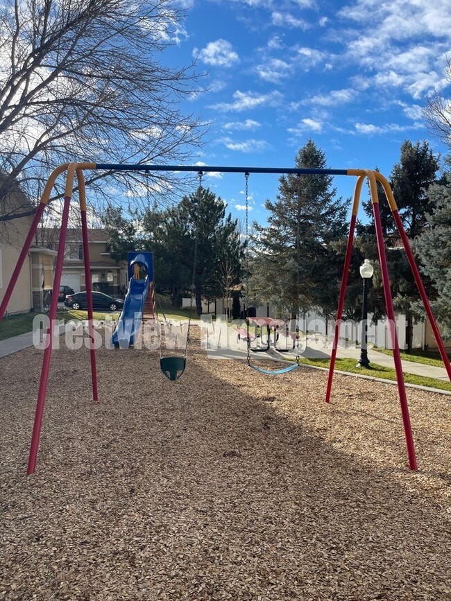 Building Photo - Charming 3-Bedroom Townhome with Garage in Sandy - Get $300 off First Month's Rent!