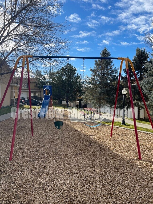 Building Photo - Charming 3-Bedroom Townhome with Garage in Sandy