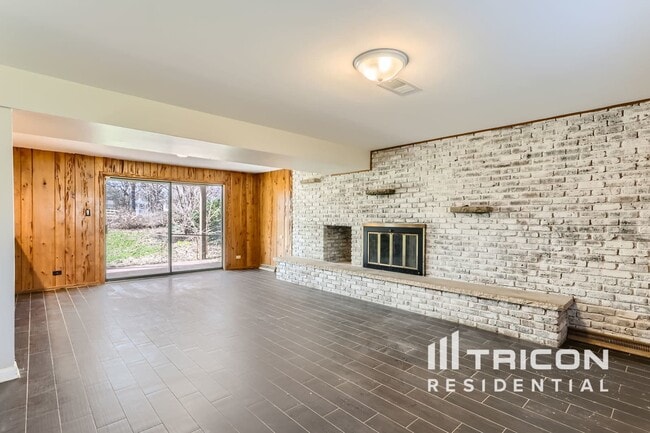 Building Photo - 7221 Red Oak Dr