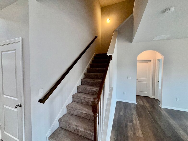 Building Photo - 323 Coppergate Ct