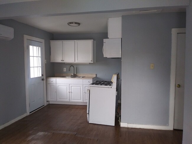 Building Photo - 1 Bedroom 1 Bath Duplex