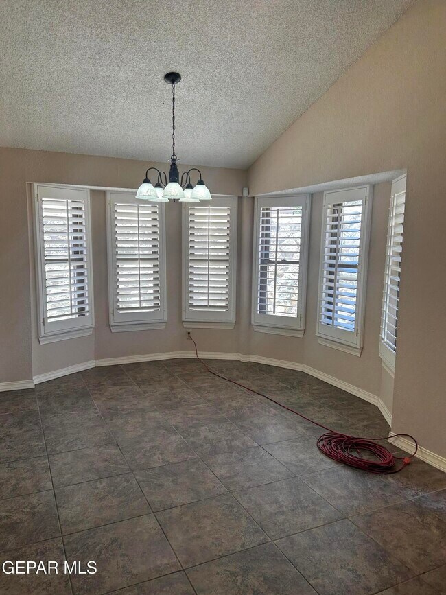 Building Photo - 612 Mary Stuart Dr