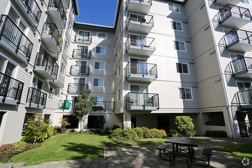 Building Photo - King Arthurs Court