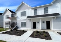 Building Photo - 4 Bedroom Townhome - Holland South Side