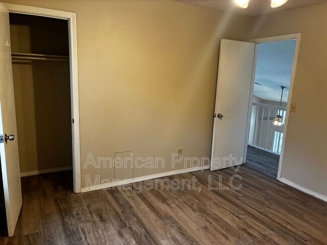 Building Photo - 9209 E 100th St