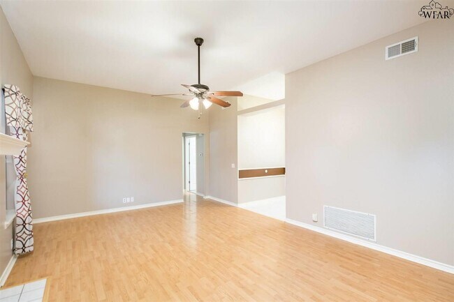 Building Photo - 127 Garrett St