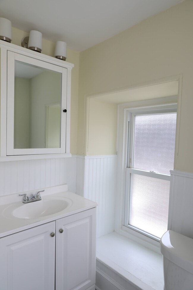 Building Photo - 53 W Maplewood Mall