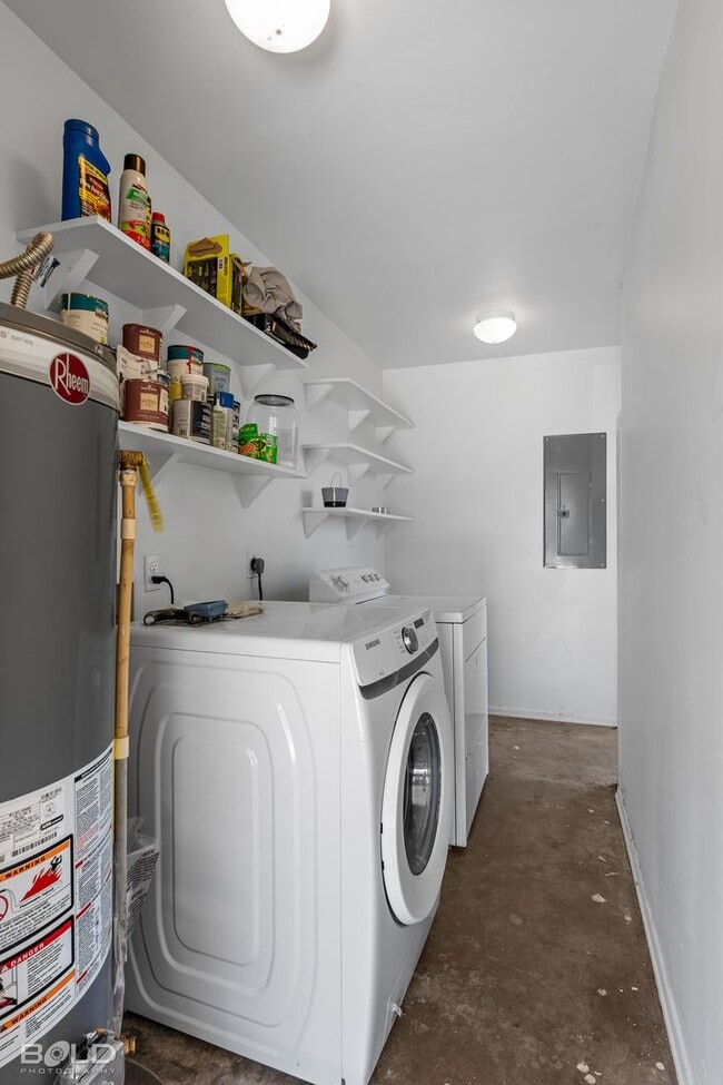 Building Photo - 1419 Teekell St