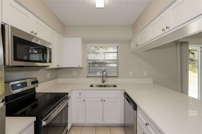 Building Photo - 5525 Southgrove Ct