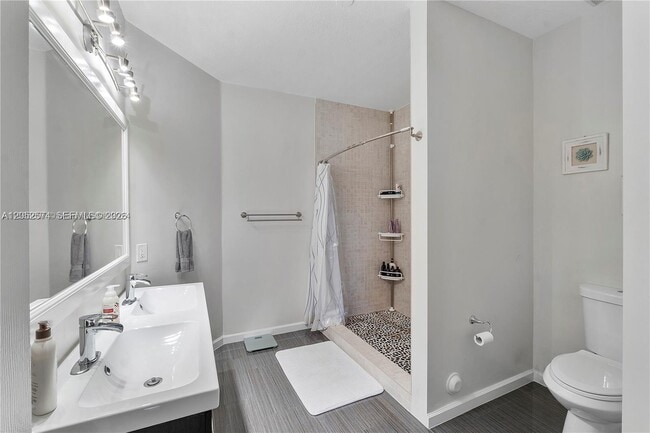 Building Photo - 4960 SW 136th Ave