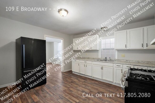 Building Photo - 109 E Broadway
