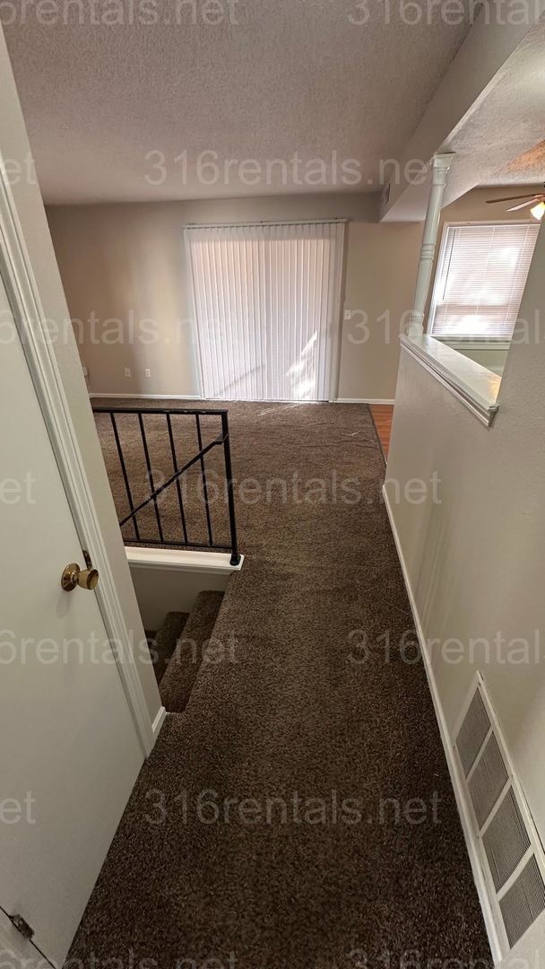 Building Photo - $1250 - 3 room 2 bath - Apartment located in Riverside