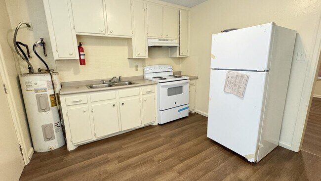 Building Photo - 711 Plum St