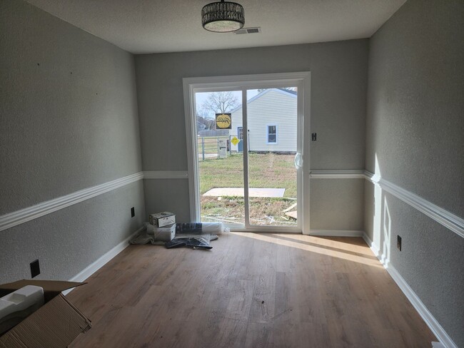 Building Photo - Completely remodeled 4bd 2 bth Chesapeake