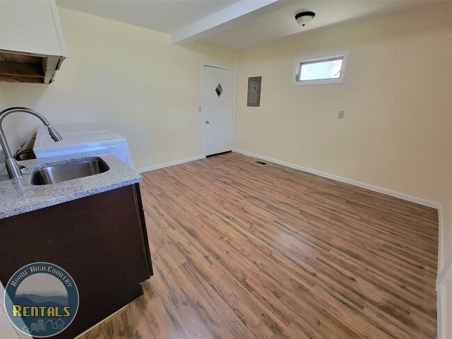 Building Photo - 733 Forest Hills Dr