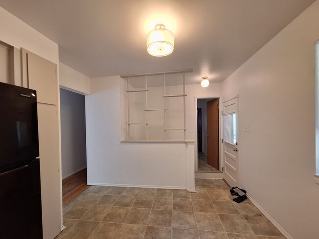 Building Photo - 3 bedroom home in Southfield with sprawlin...