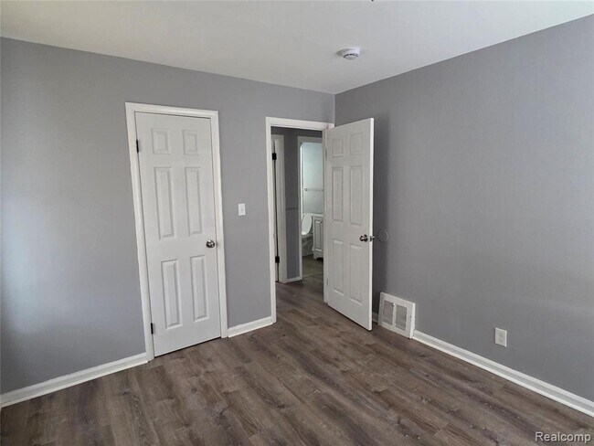 Building Photo - 1139 Bassett St