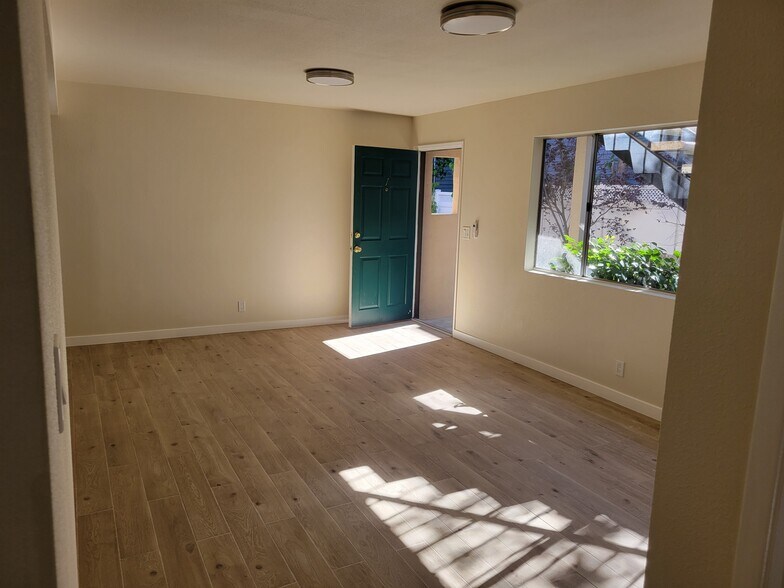 Building Photo - 303 Ohio St