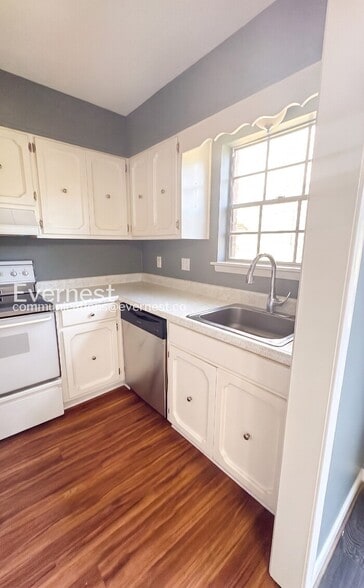 Building Photo - 2620 Southbury Cir