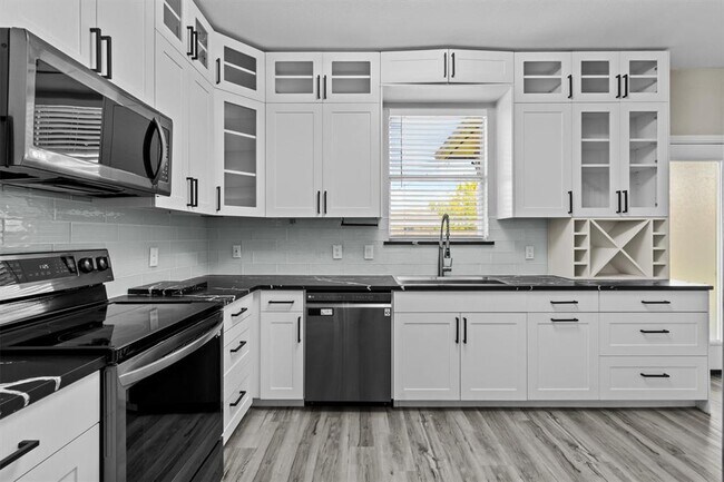 Building Photo - 303 Quail Hollow Dr