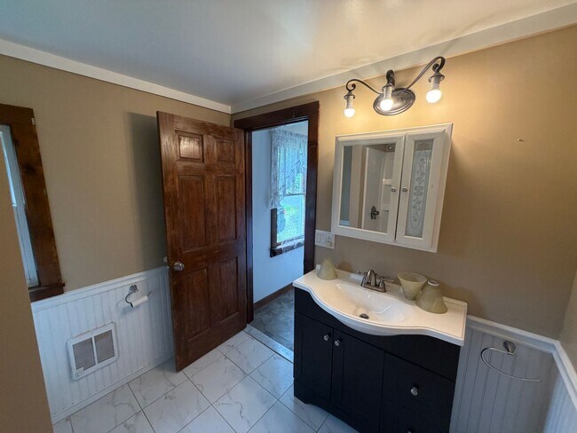 Building Photo - 1295 Kroucher Rd